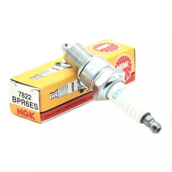 Свеча зажигания NGK 4008/7822 BPR6ES